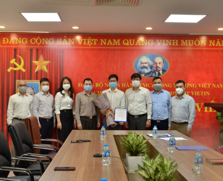 VietinCoseco kết nạp đảng viên mới và gặp mặt nhân dịp kỷ niệm ngày thành lập Quân đội nhân dân Việt Nam